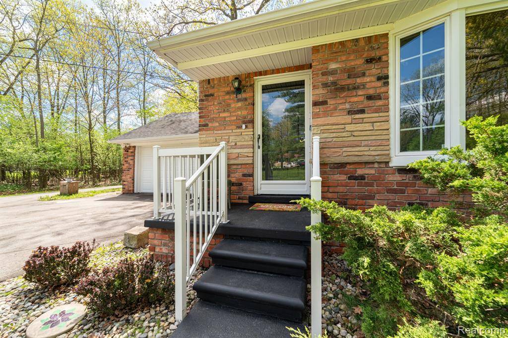 Southfield, MI 48033,25395 EDGEMONT Drive NE