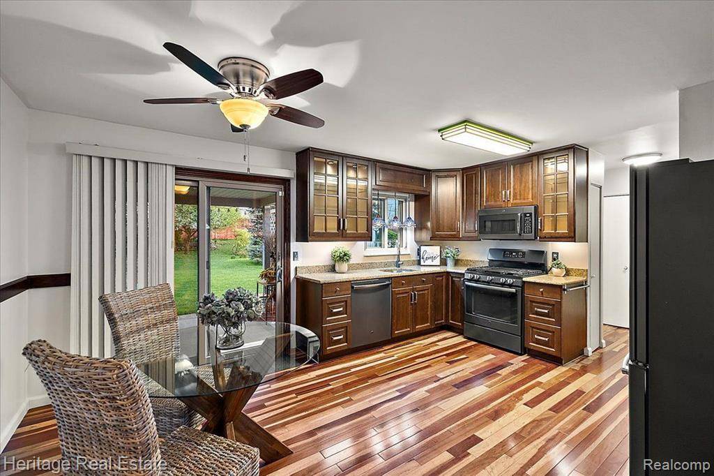 Waterford Twp, MI 48328,4887 CRESTBROOK Drive