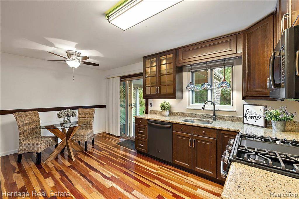 Waterford Twp, MI 48328,4887 CRESTBROOK Drive