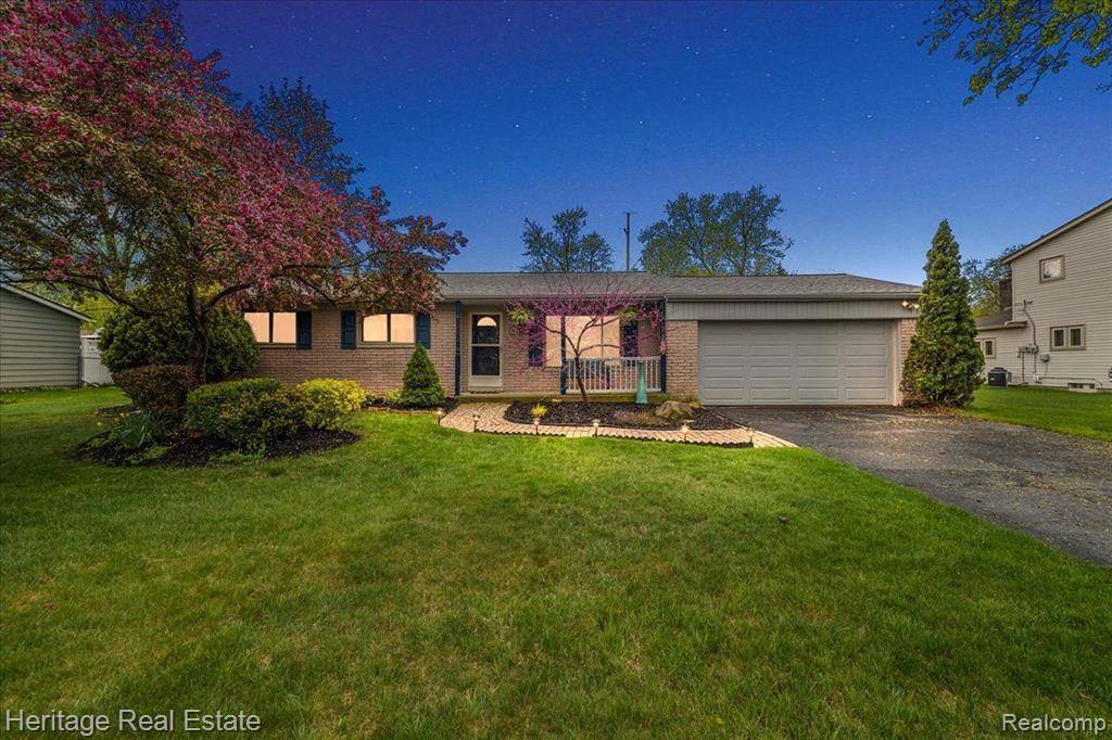 Waterford Twp, MI 48328,4887 CRESTBROOK Drive