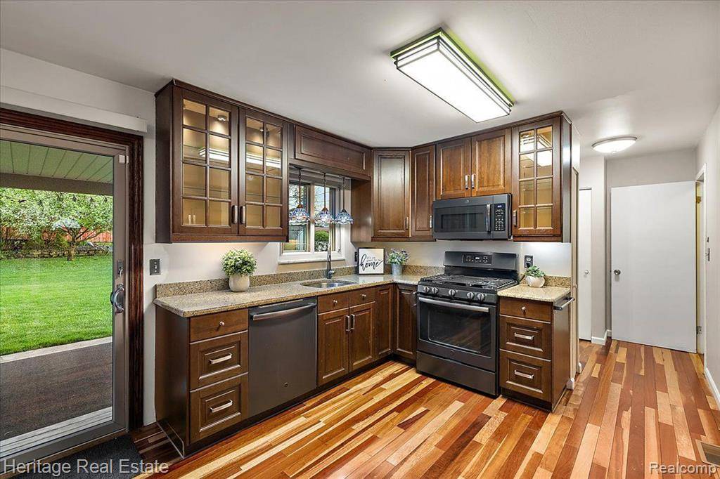 Waterford Twp, MI 48328,4887 CRESTBROOK Drive
