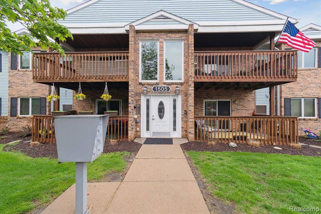 Trenton, MI 48183,1505 HARBOUR Court 1505 59