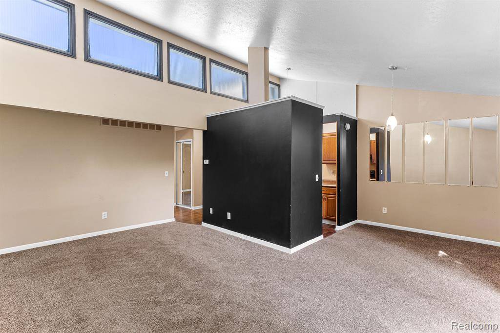 Mt. Clemens, MI 48043,21 DICKINSON Street K