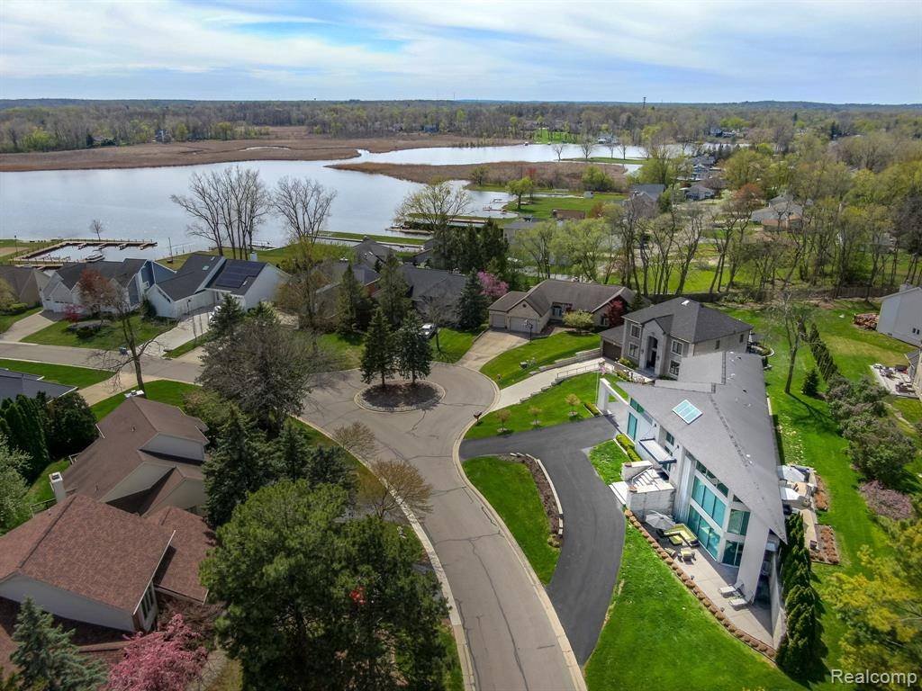 Waterford Twp, MI 48328,1363 Forest Bay Drive