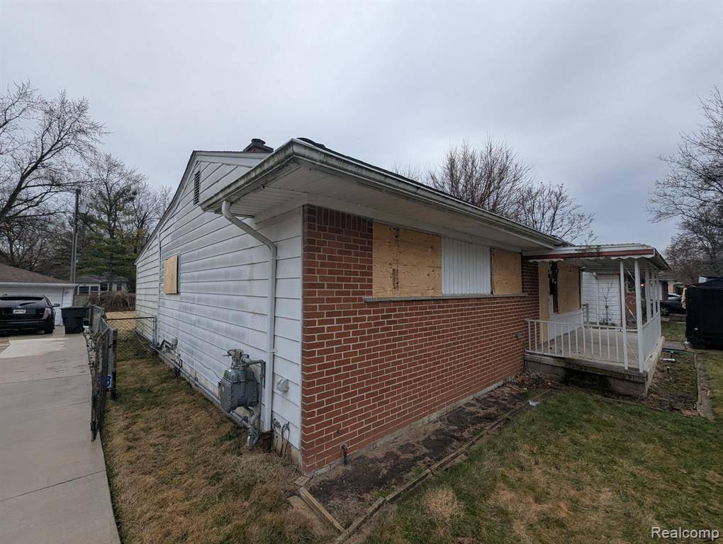 Detroit, MI 48219,16580 WINSTON Street