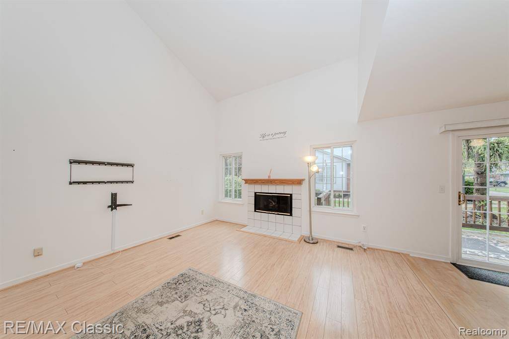 Walled Lake, MI 48390,514 WINWOOD Circle