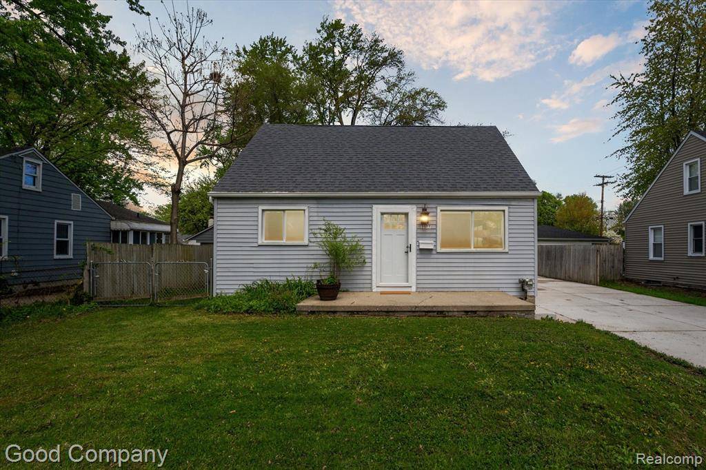 Clawson, MI 48017,1077 E 14 MILE Road