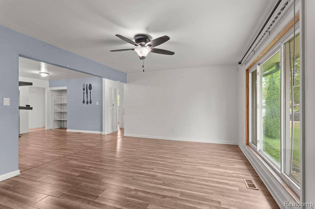 Dearborn Heights, MI 48125,25229 HANOVER Street