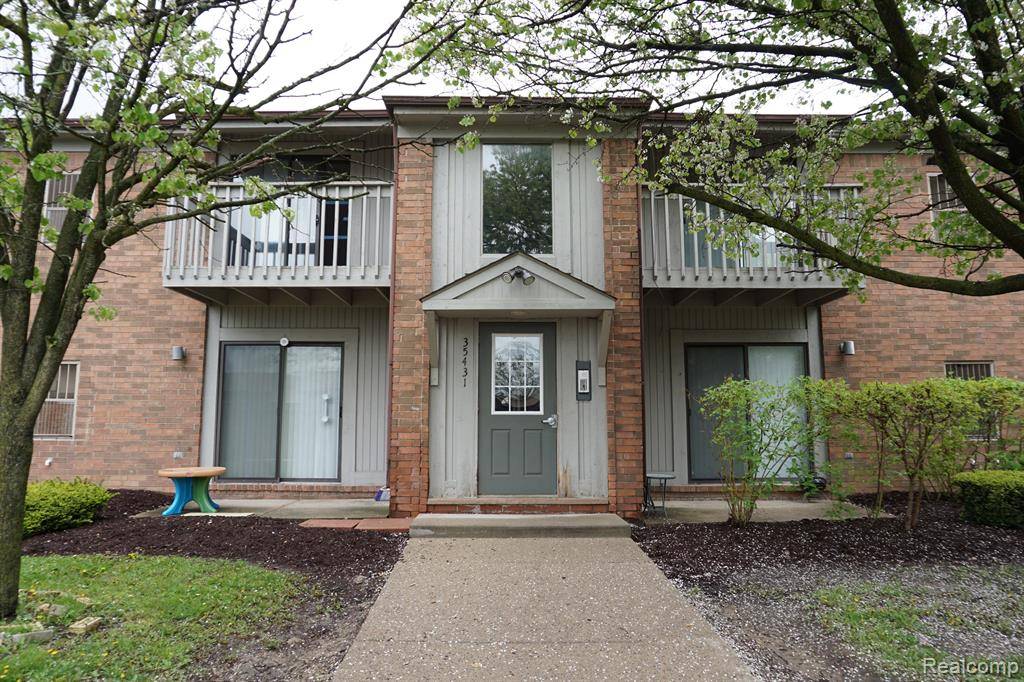 Clinton Twp, MI 48035,35431 HICKORY WOODS Drive 8