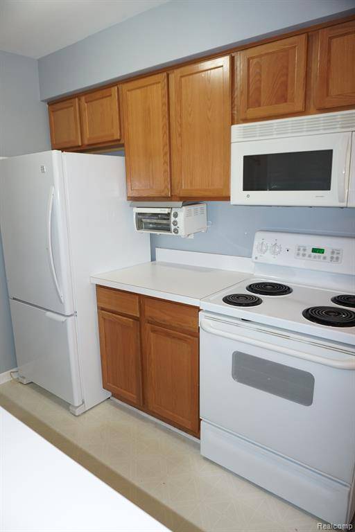 Clinton Twp, MI 48035,35431 HICKORY WOODS Drive 8