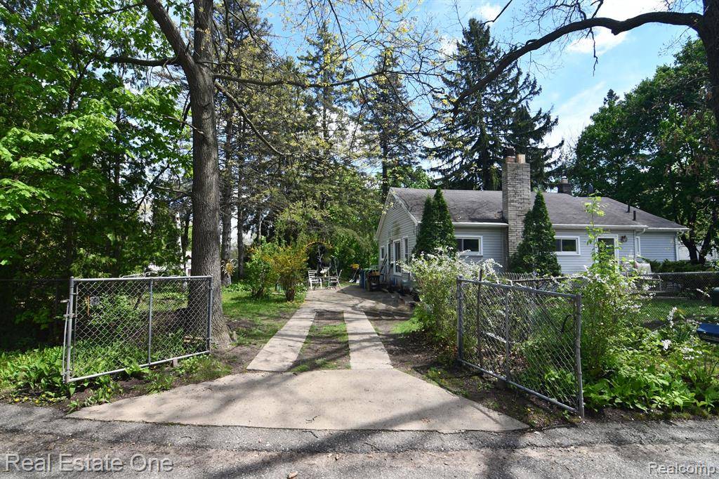 White Lake Twp, MI 48386,1209 APPLEWOOD Drive