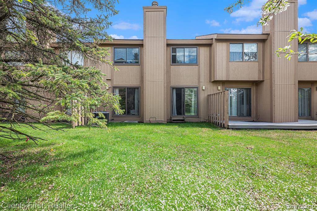 West Bloomfield Twp, MI 48322,6202 ANDREA Lane