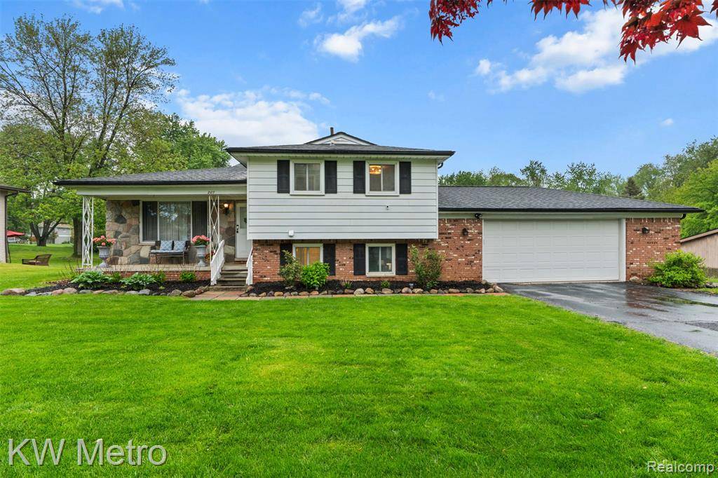 Rochester Hills, MI 48309,207 OLD PERCH Road