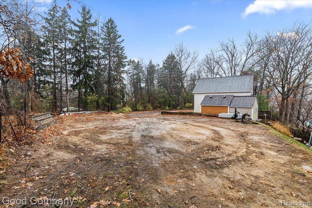 Orion Twp, MI 48362,423 HEIGHTS Road