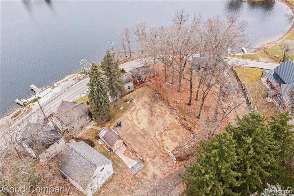 Orion Twp, MI 48362,423 HEIGHTS Road