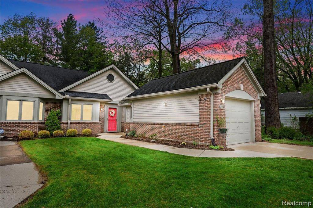 Farmington Hills, MI 48336,21290 JUNIPER Court 76