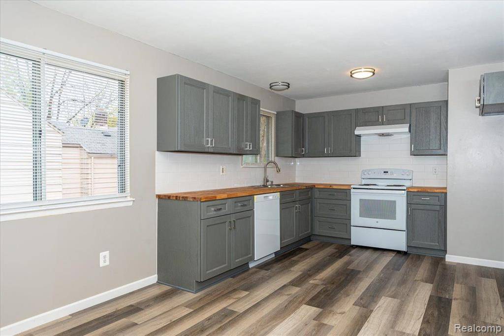 Westland, MI 48186,35302  Glen