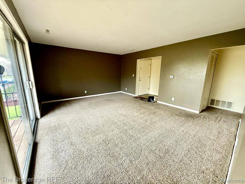 Howell, MI 48843,407 W HIGHLAND Road A4