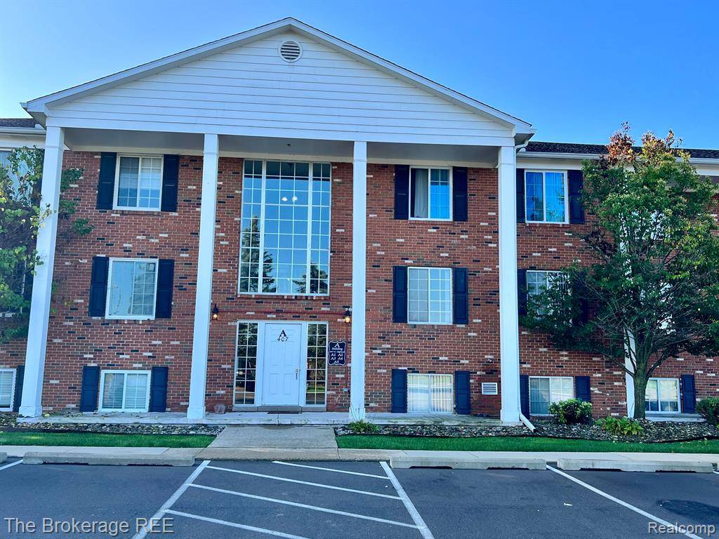 Howell, MI 48843,407 W HIGHLAND Road A4
