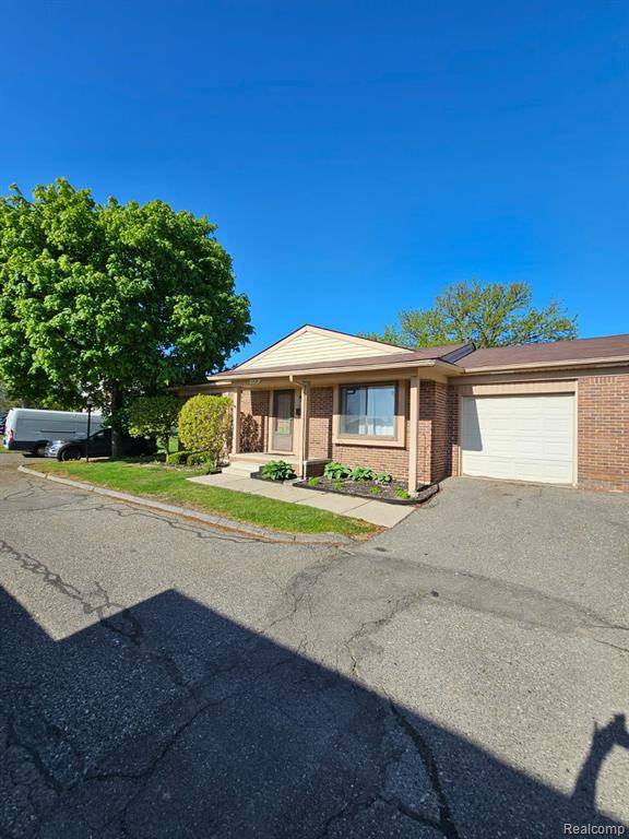 Troy, MI 48083,2924 ROUNDTREE Drive