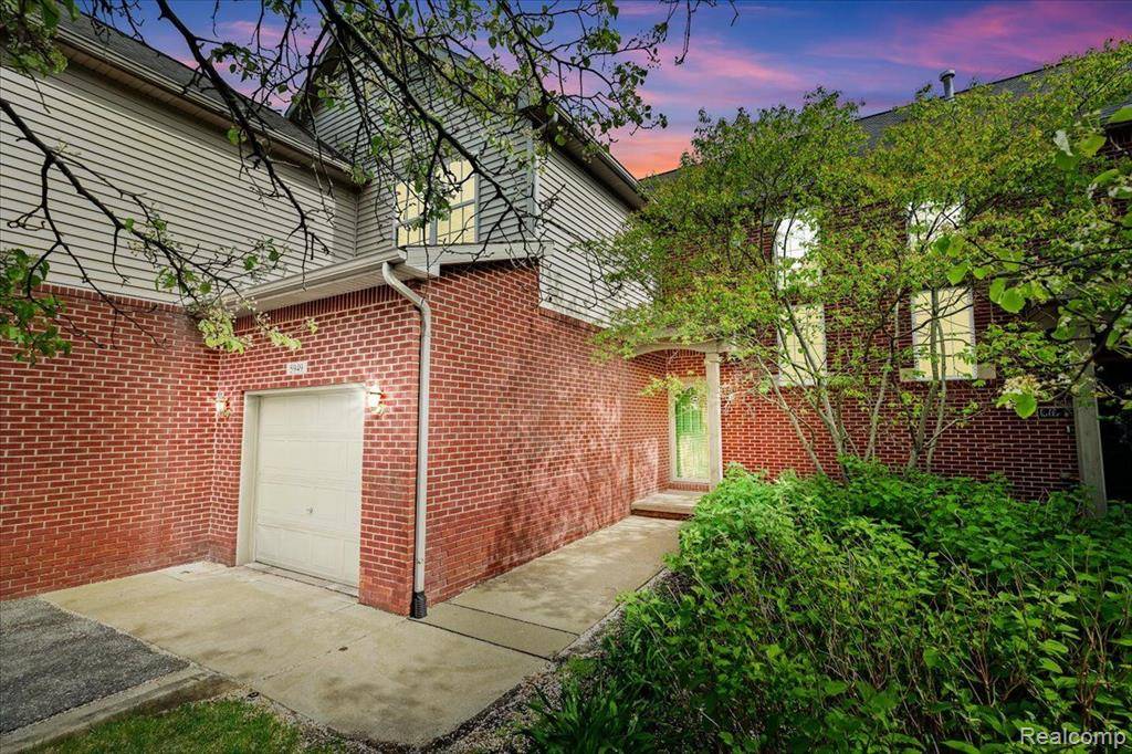 Brighton Twp, MI 48116,5949 HIGH POINT COURT