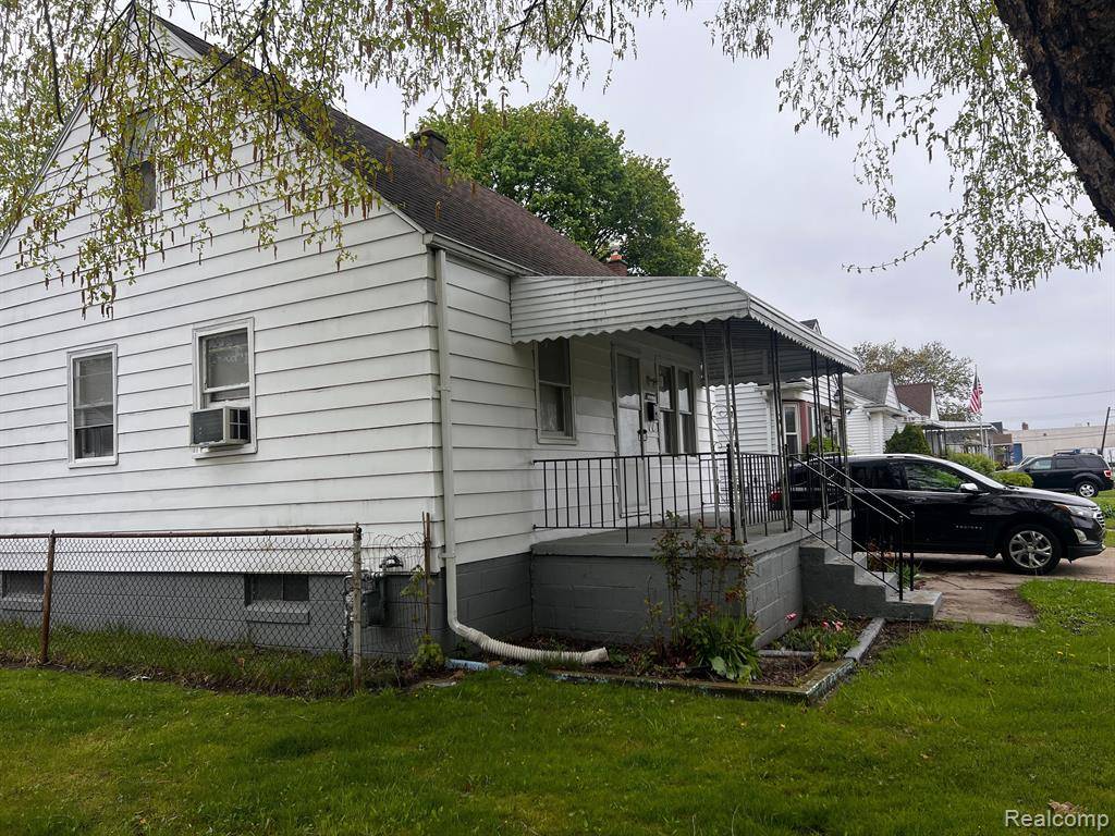 Warren, MI 48089,8431 RIVARD Avenue