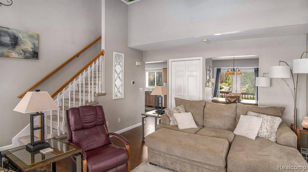 Fenton, MI 48430,1204 EASTOAK Drive