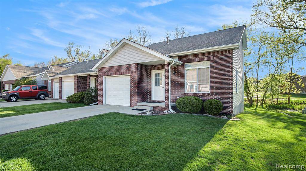 Fenton, MI 48430,1204 EASTOAK Drive