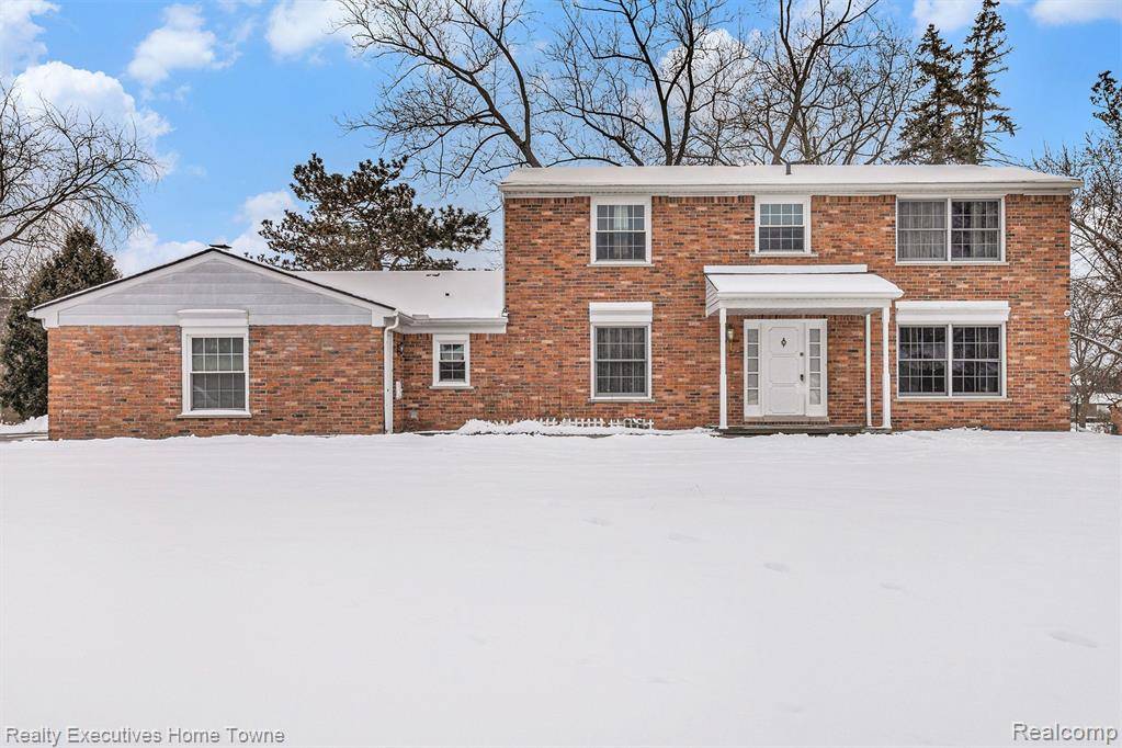 West Bloomfield Twp, MI 48322,4819  Thorntree Drive