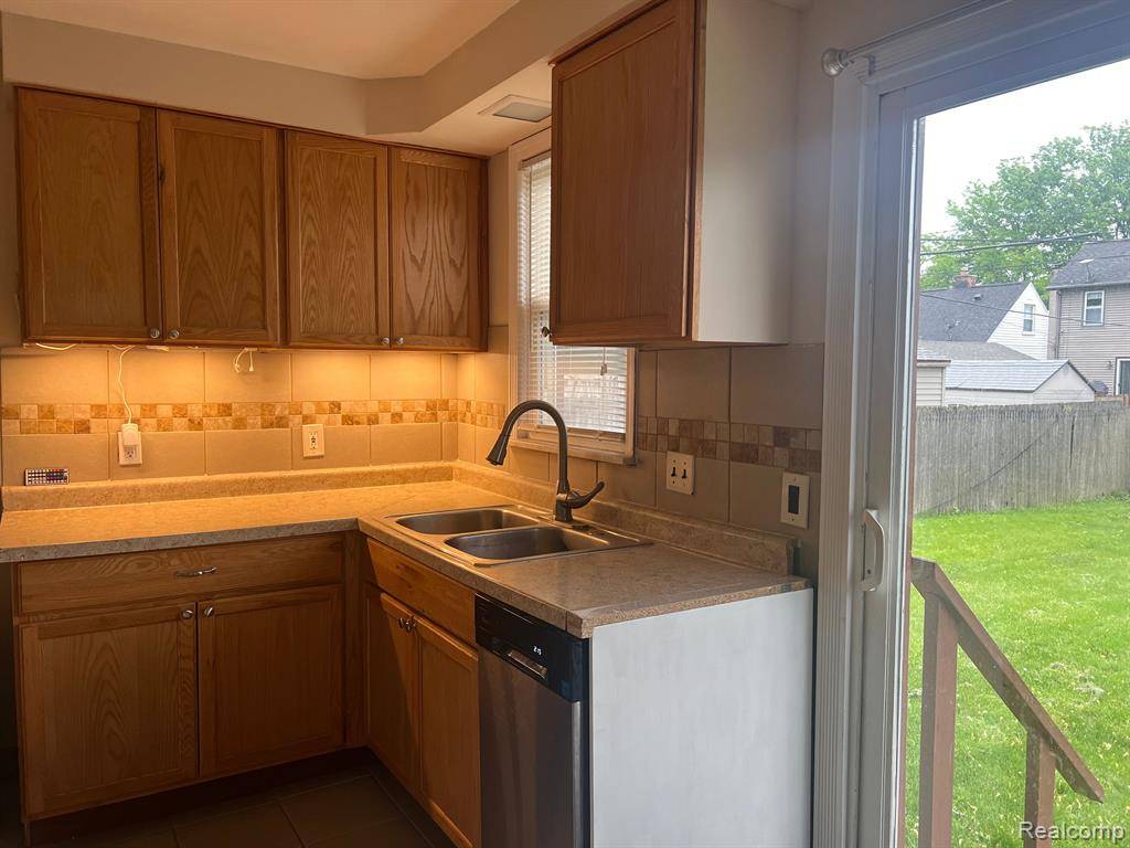 Wayne, MI 48184,33977 RICHARD Street