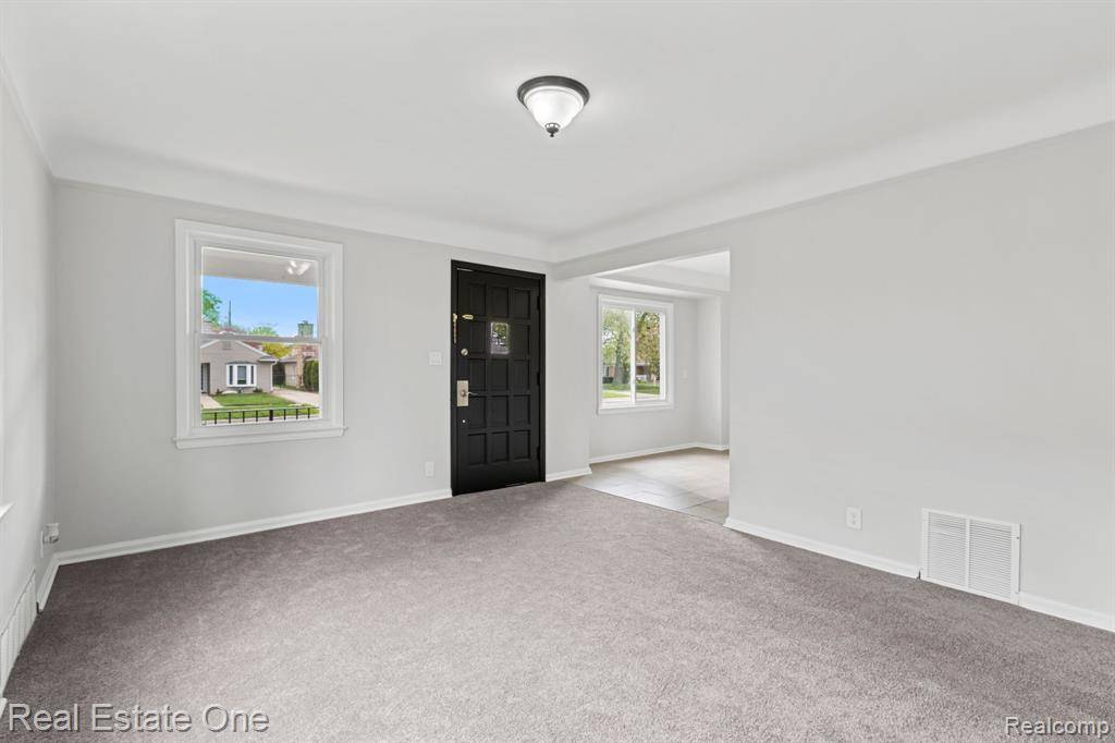 Dearborn Heights, MI 48127,7267 FENTON Street