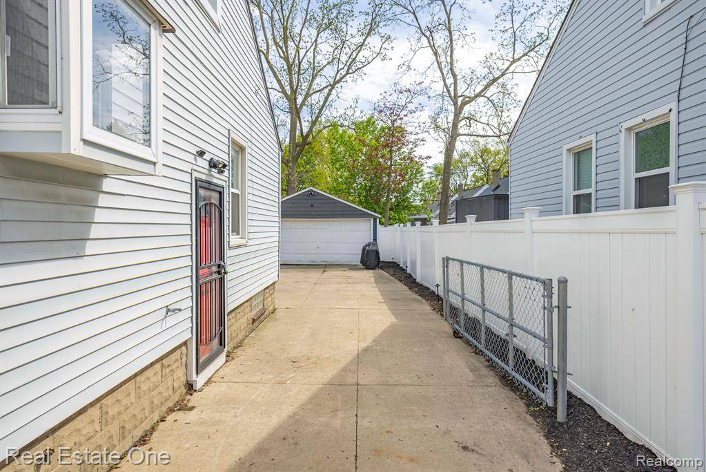 Ferndale, MI 48220,1418 E 10 MILE Road