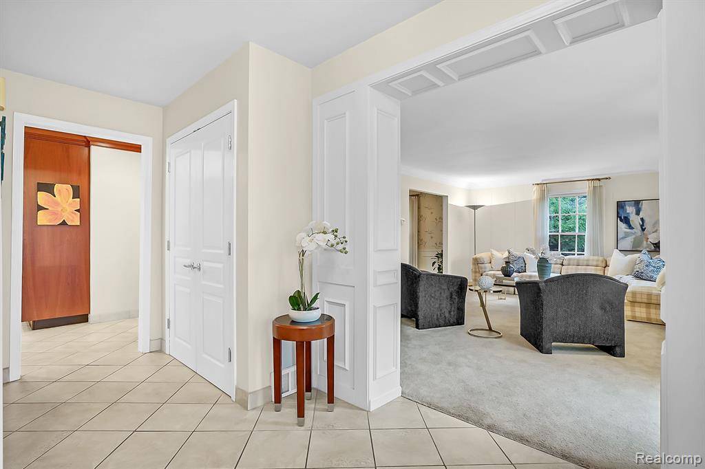 Bloomfield Twp, MI 48302,5372  Forest Way