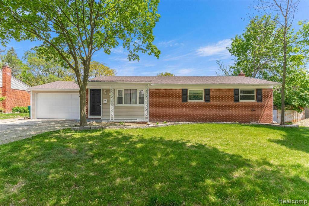 Saline, MI 48176,760 BASSETT Drive
