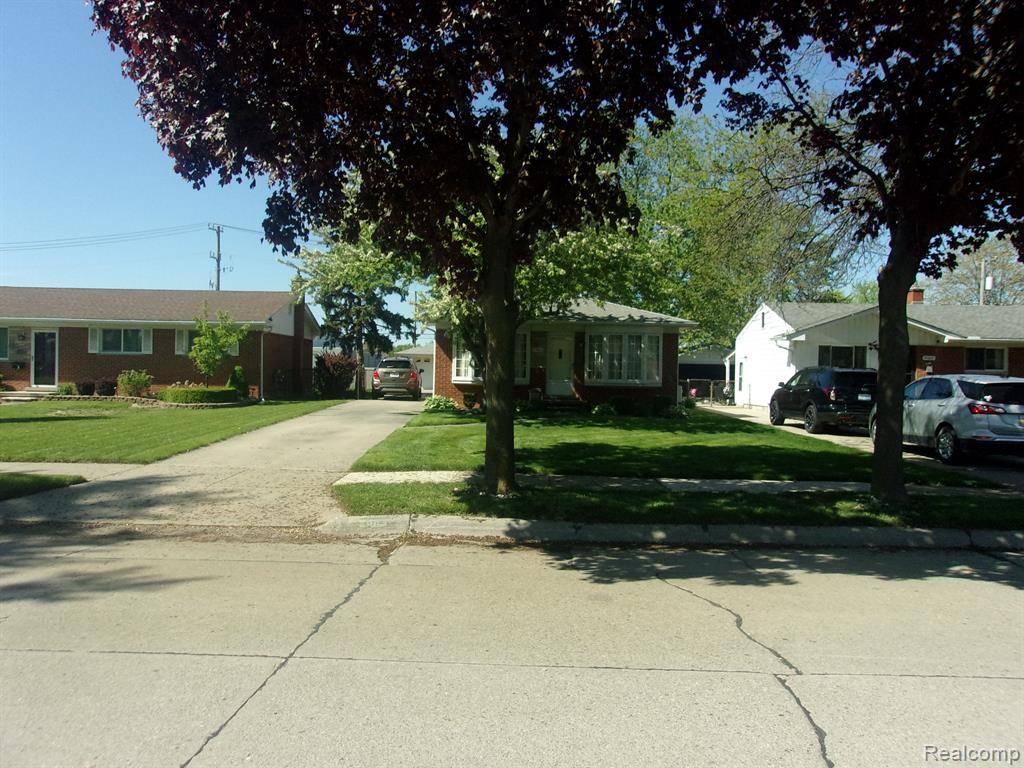 St. Clair Shores, MI 48082,21613 HOFFMAN Street