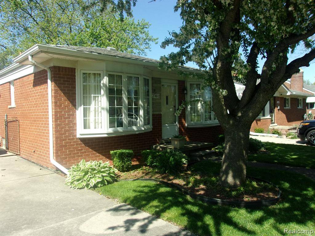 St. Clair Shores, MI 48082,21613 HOFFMAN Street