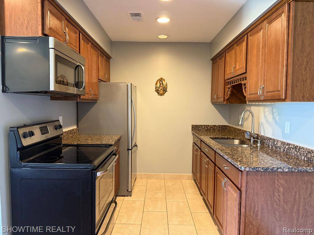 Sterling Heights, MI 48314,43284 MOUND Road 26