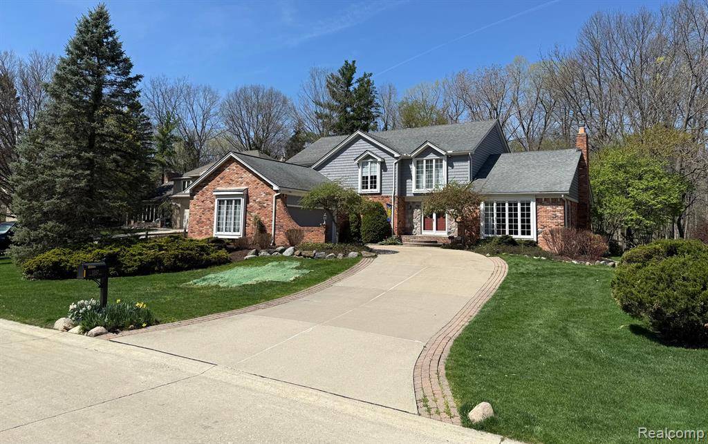 Rochester Hills, MI 48309,1382 SPRINGWOOD Lane