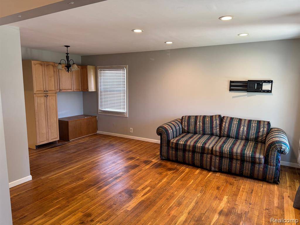 Westland, MI 48186,1720 LESLIE Street