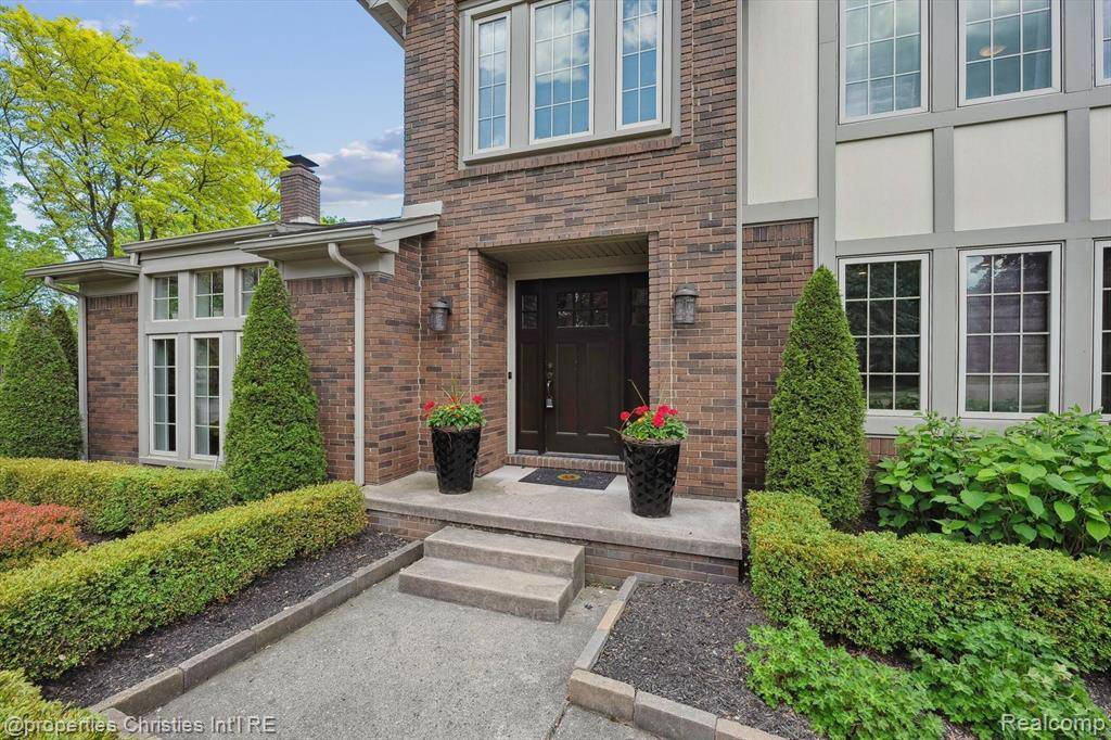 Livonia, MI 48152,17305 LAUREL Drive