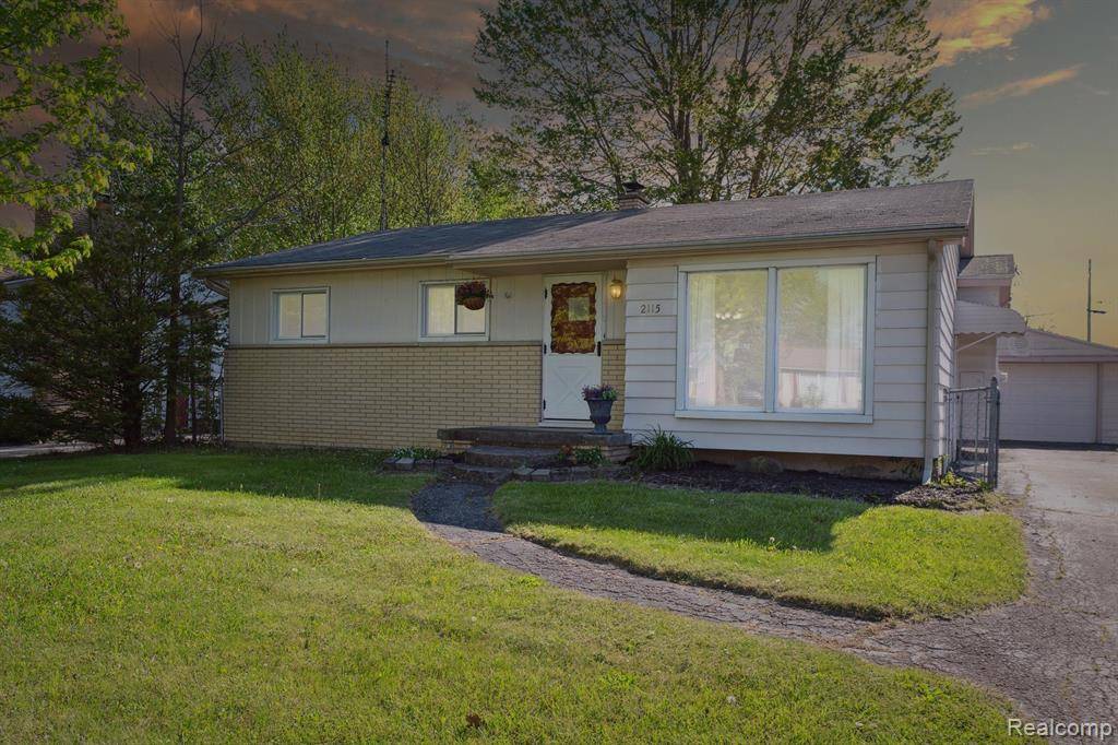Flint Twp, MI 48532,2115 DEERFIELD Drive