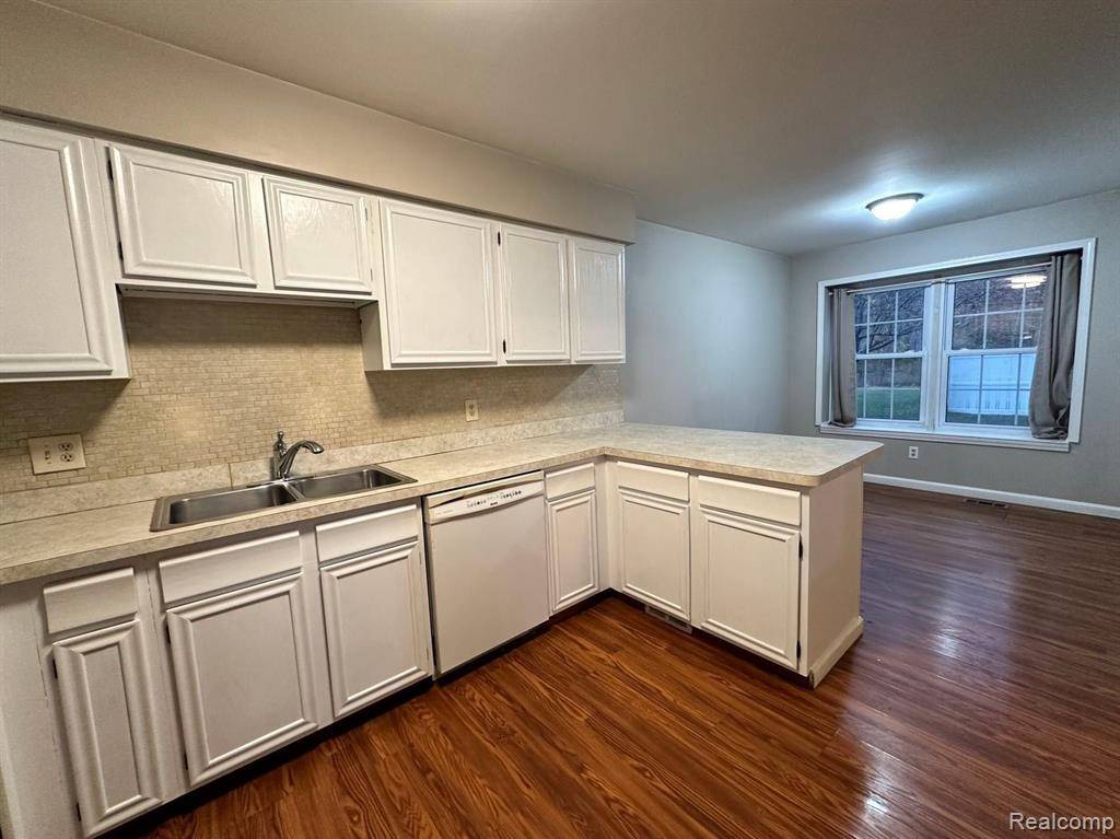 Novi, MI 48167,41778 BROQUET Drive