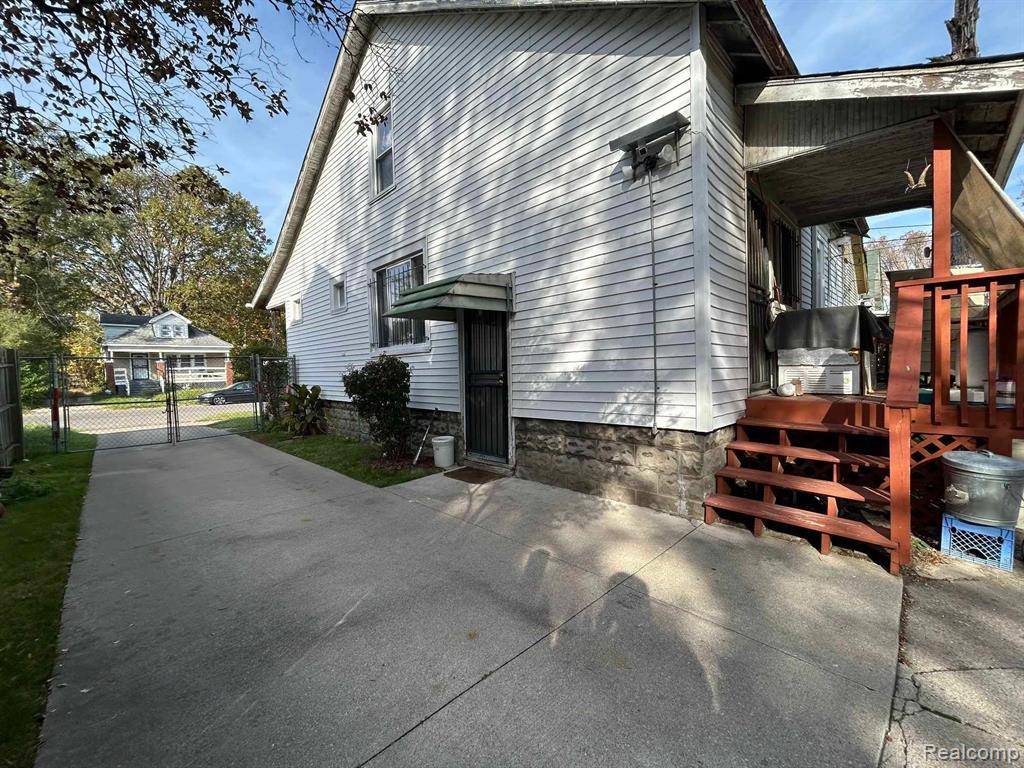 Detroit, MI 48205,17330 WALTHAM Street