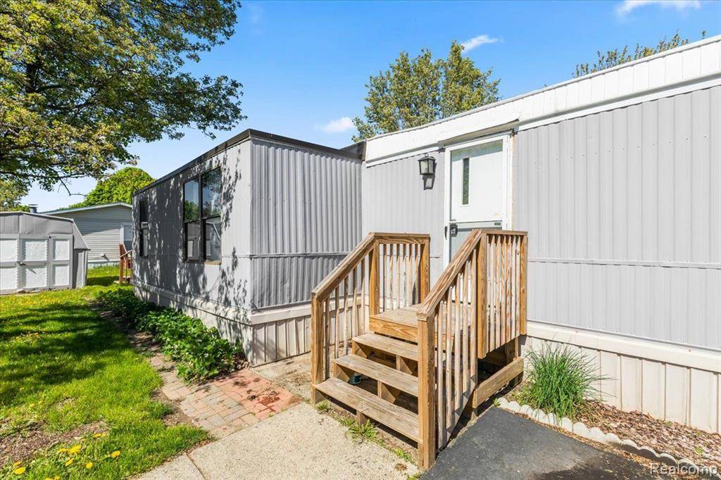 Auburn Hills, MI 48326,351 N SQUIRREL Road #147