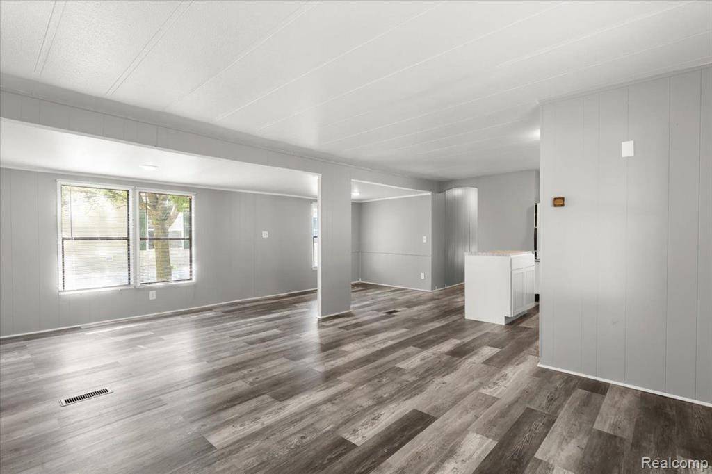 Auburn Hills, MI 48326,351 N SQUIRREL Road #147