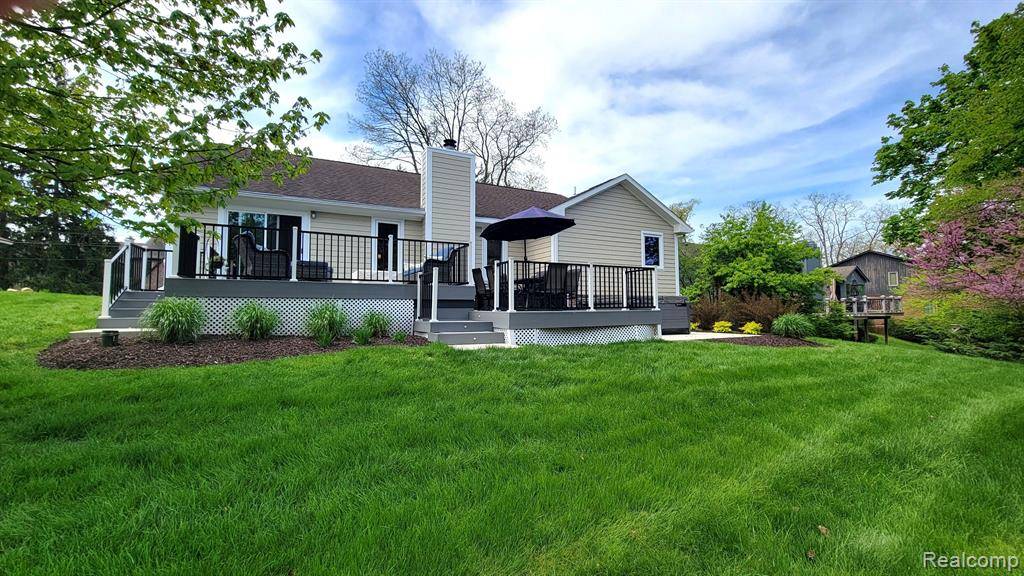 West Bloomfield Twp, MI 48324,6192 N SHORE Drive