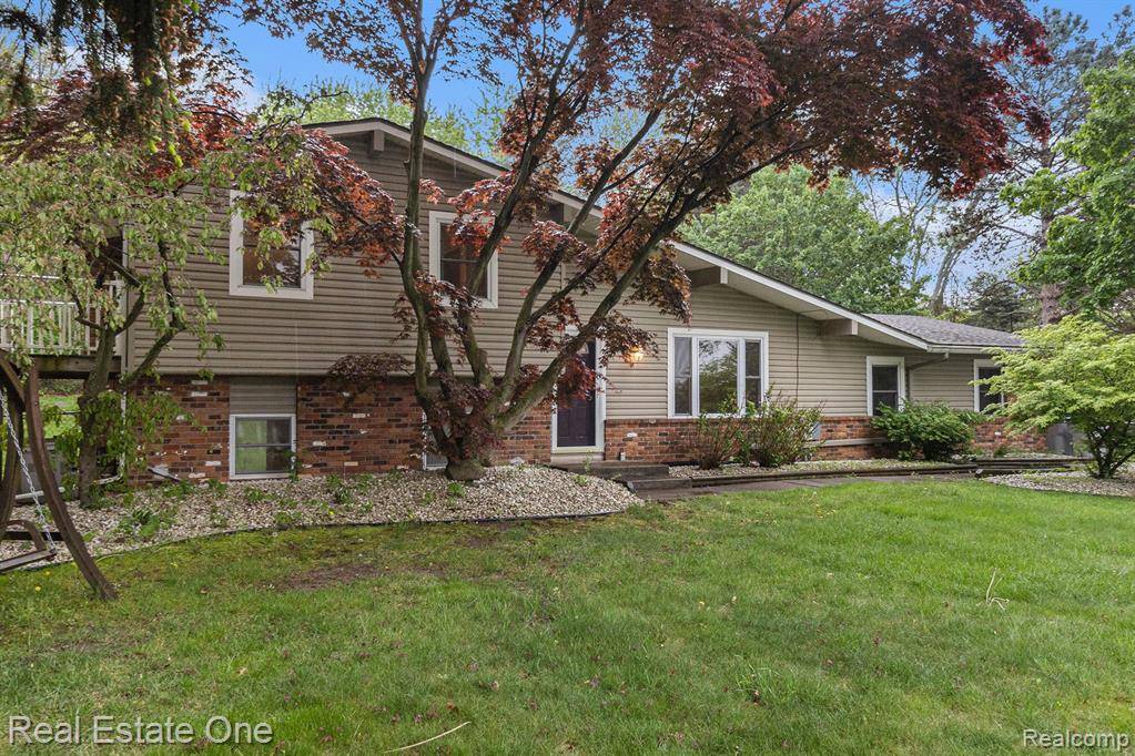 Brighton Twp, MI 48114,8830 SKYLANE Drive