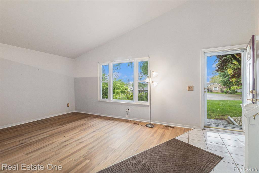 Brighton Twp, MI 48114,8830 SKYLANE Drive
