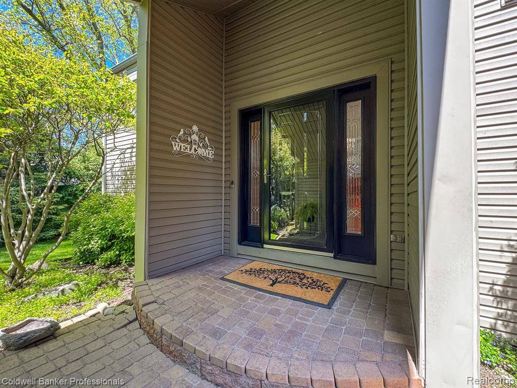 Waterford Twp, MI 48328,2660 SILVERDOWN Court