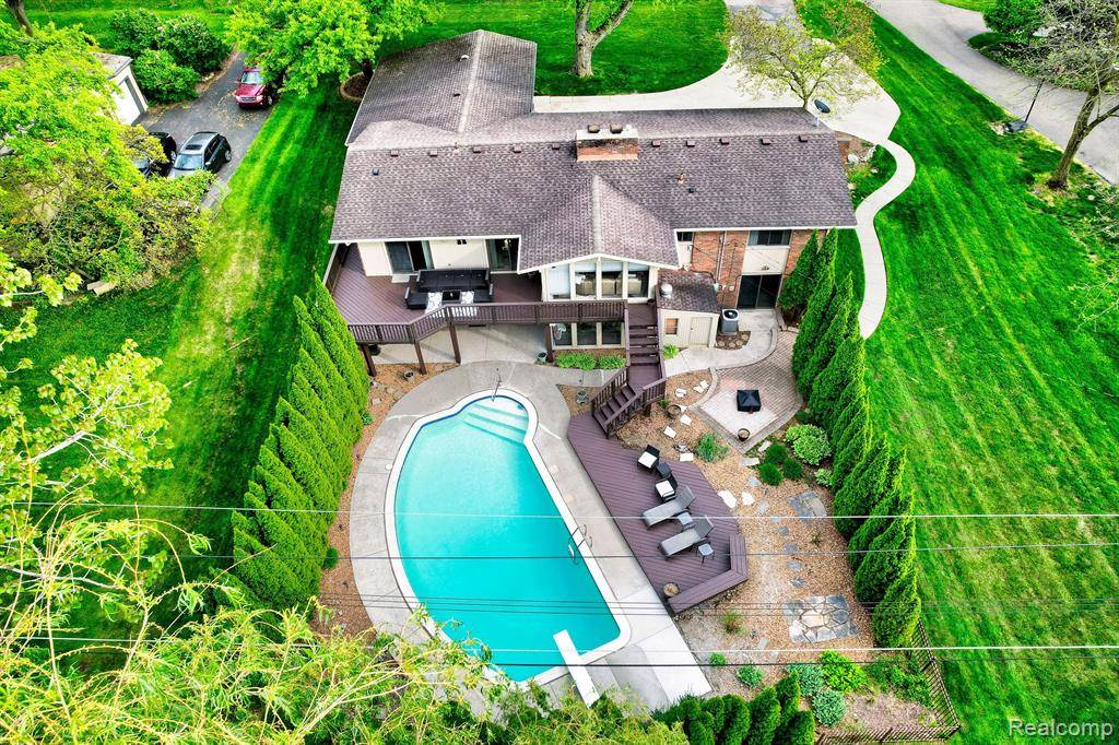 Farmington Hills, MI 48335,38616 SILKEN GLEN Drive